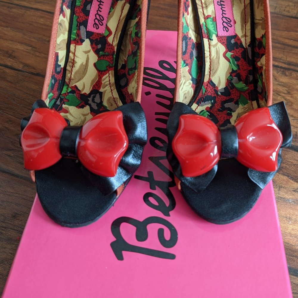 Betsey Johnson Betseyville Lara Retro Bow Pumps - Picture 6 of 8